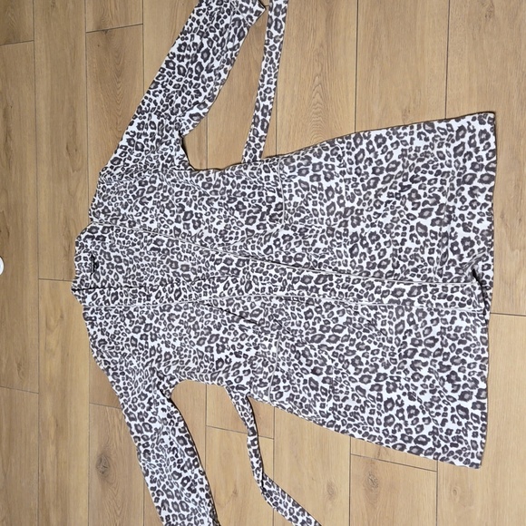 George bathrobe size S/M $15 NWOT. - Picture 12 of 14